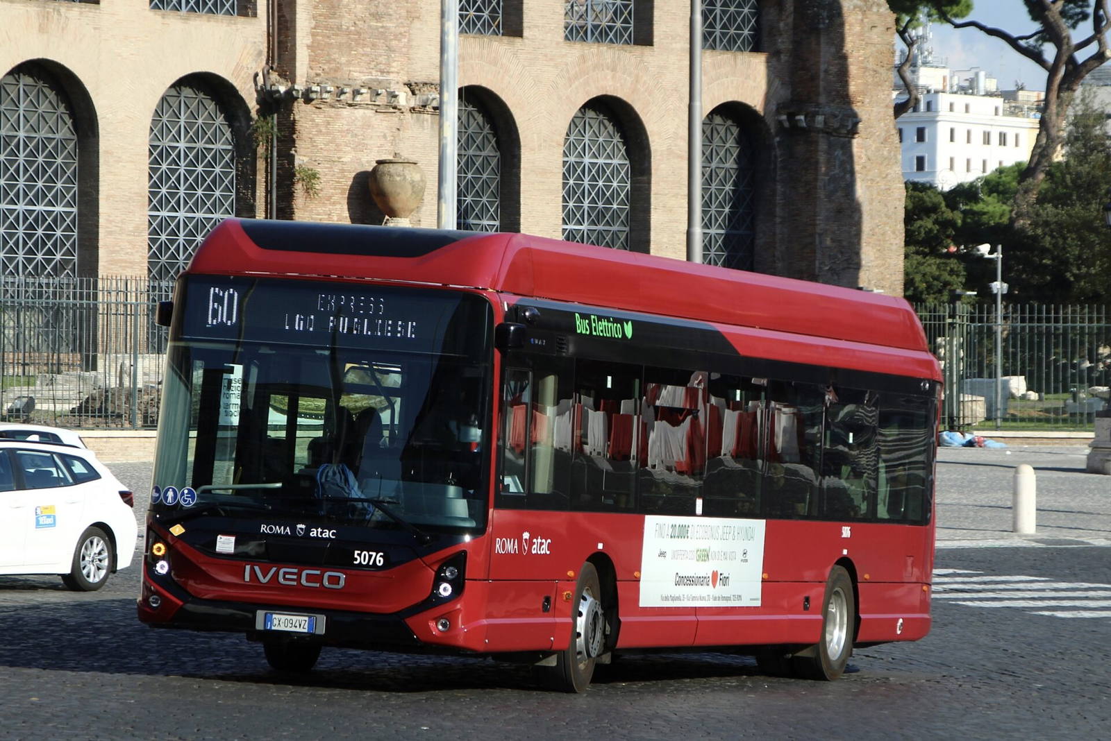 Több mint 110 millió euró támogatást kap hidrogén- és villanybuszok beszerzésére Róma