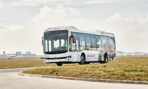Harminc magyar gyártású BYD eBus a brüsszeli reptérre