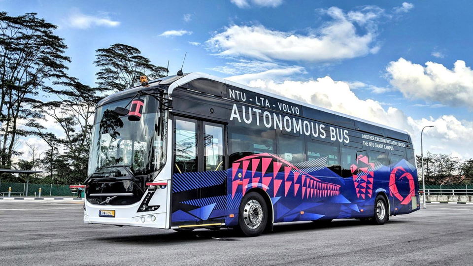 Teljesen önvezető villanybuszt tesztel a Volvo