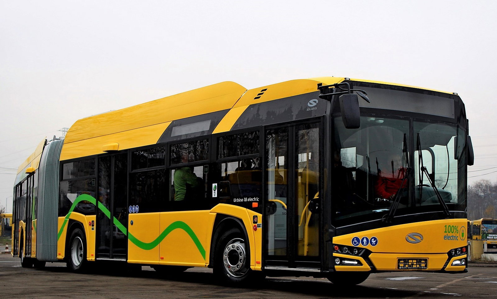 Jubileumi villanybusz-megrendelés a Solarisnál