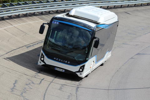 Több, mint félezer kilométert ment egy feltöltéssel a Heuliez villanybusza
