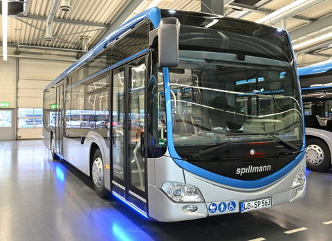 Öt darab egyedi tervezésű Citarót adott át a Daimler