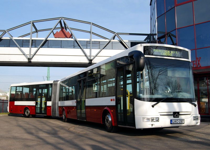 Új csuklós busztípuson dolgozik a Credobus