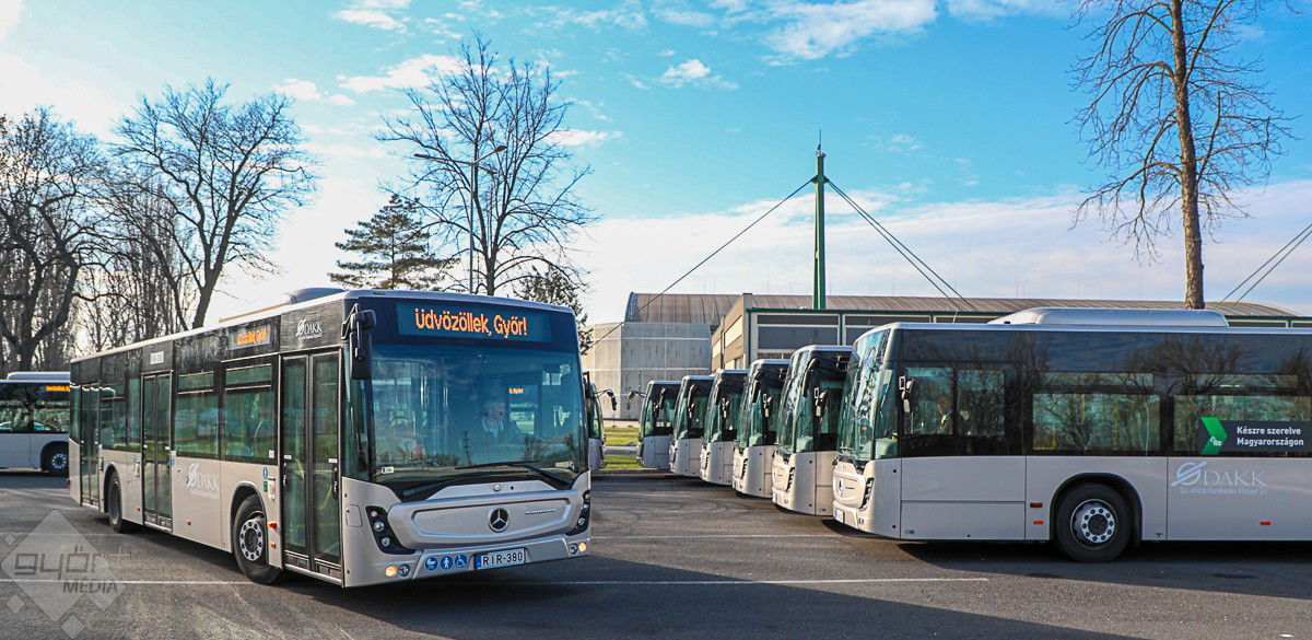 Tizenhét új Mercedes busszal bővül a győri közösségi közlekedés járműparkja