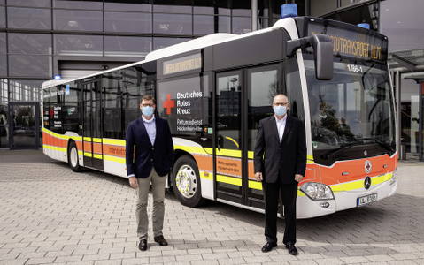Koronavírusos betegek szállítására szolgáló autóbuszt adott át a Daimler Buses