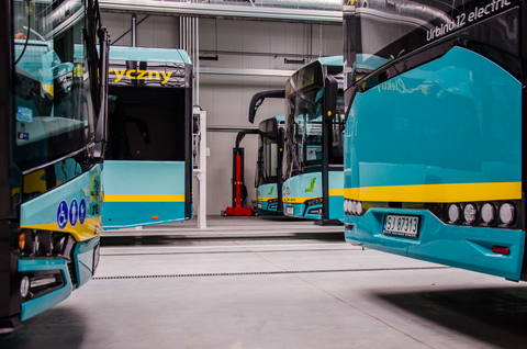 Jaworzno további húsz darab villanybuszt vásárol a Solaristól