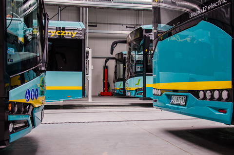 Jaworzno további húsz darab villanybuszt vásárol a Solaristól