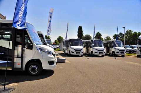 Megérkeztek a Homm Kft. Budaörsre szánt Iveco minibuszai