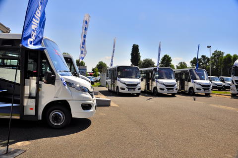 Megérkeztek a Homm Kft. Budaörsre szánt Iveco minibuszai