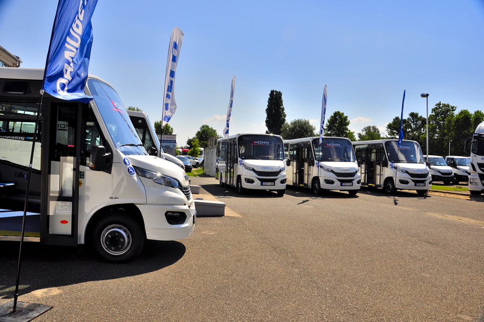 Megérkeztek a Homm Kft. Budaörsre szánt Iveco minibuszai