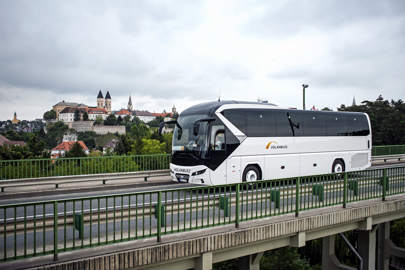 Megérkeztek a Volánbusz legújabb Neoplan Tourlinerei