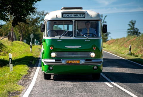 Újjászületett a Volánbusz Ikarus 55 Lux nosztalgiabusza