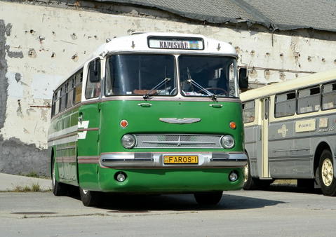 A Volánbusz megújult Ikarus 55-ösével utazhatunk a Medveotthonhoz
