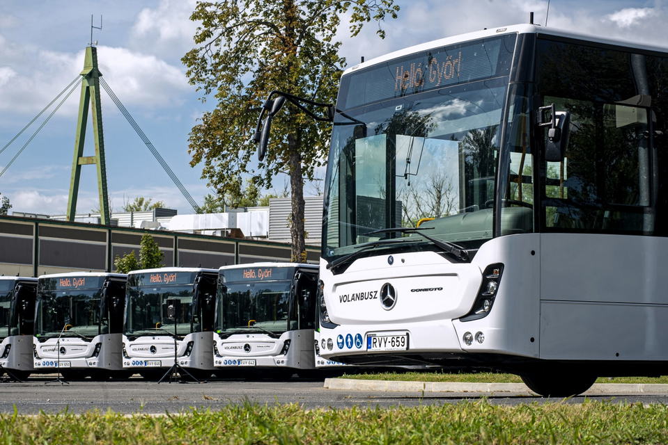 Megérkeztek a győri rendeltetésű Mercedes-Benz Conecto G csuklósok is