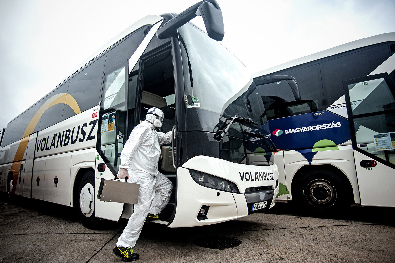 Fokozott fertőtlenítési intézkedések a MÁV és a Volánbusz járatain
