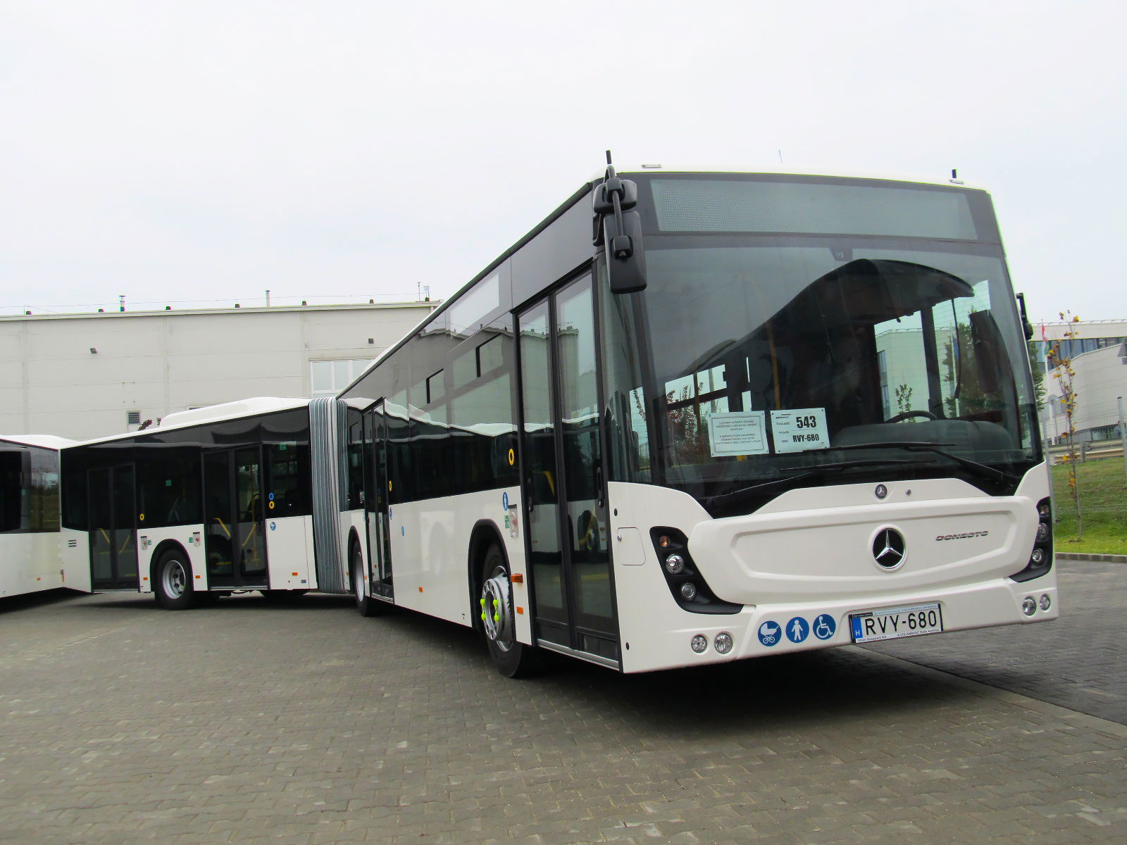 Két csuklós Conectót állított forgalomba a Volánbusz Gyulán