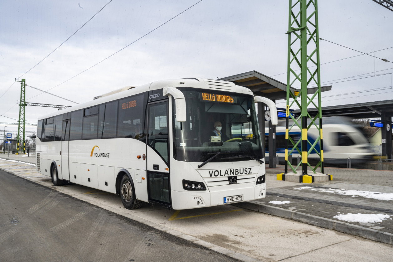 Új buszpályaudvart adtak át Dorogon