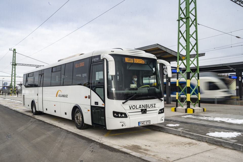 Új buszpályaudvart adtak át Dorogon