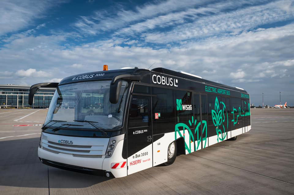 Elektromos COBUS-t tesztelnek Berlin új repülőterén