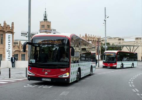 A TMB Barcelona 210 hibrid és elektromos autóbuszt vásárolna