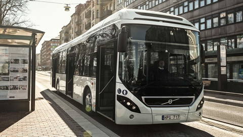 Hatvannyolc hibrid Volvót vásárol a vallon OTW