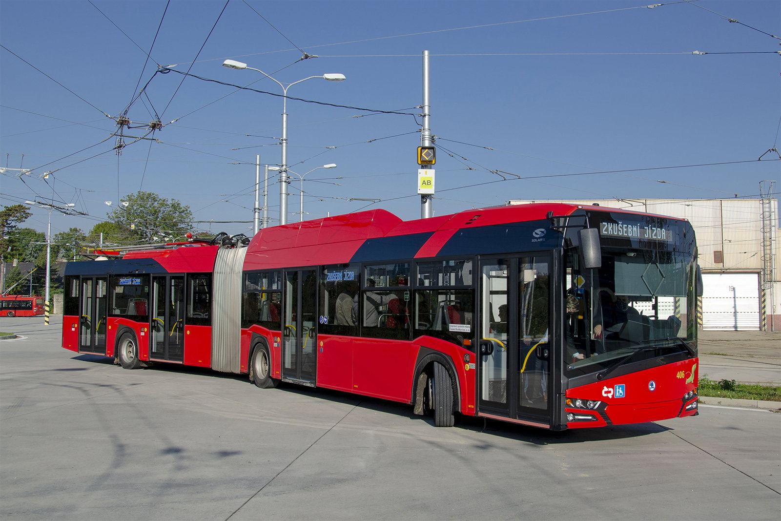 Kiírták a pozsonyi trolitendert, jöhetnek a duplacsuklósok