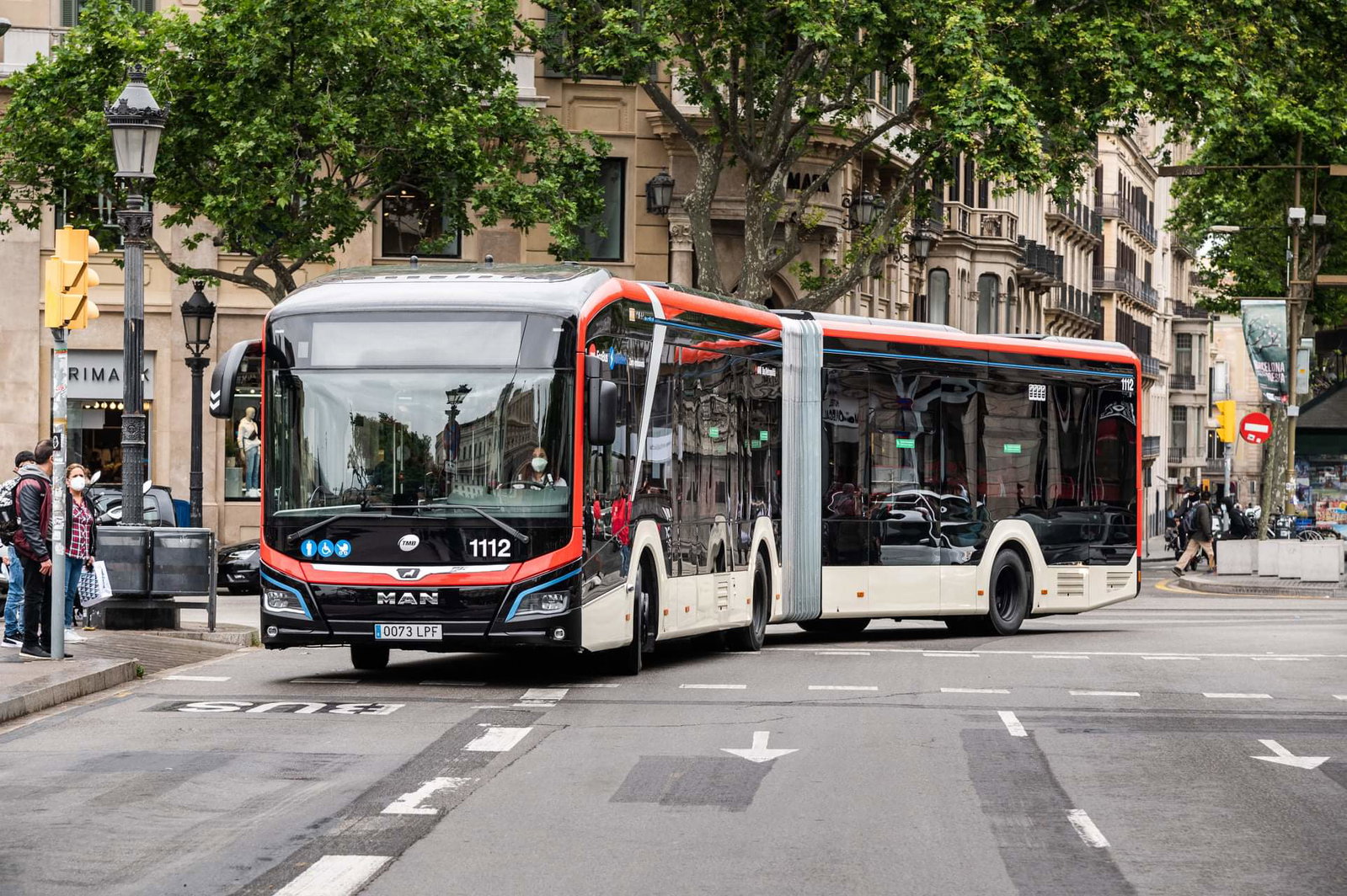 Barcelonában is megkezdődnek az MAN elektromos csuklósának "nyúzópróbái"