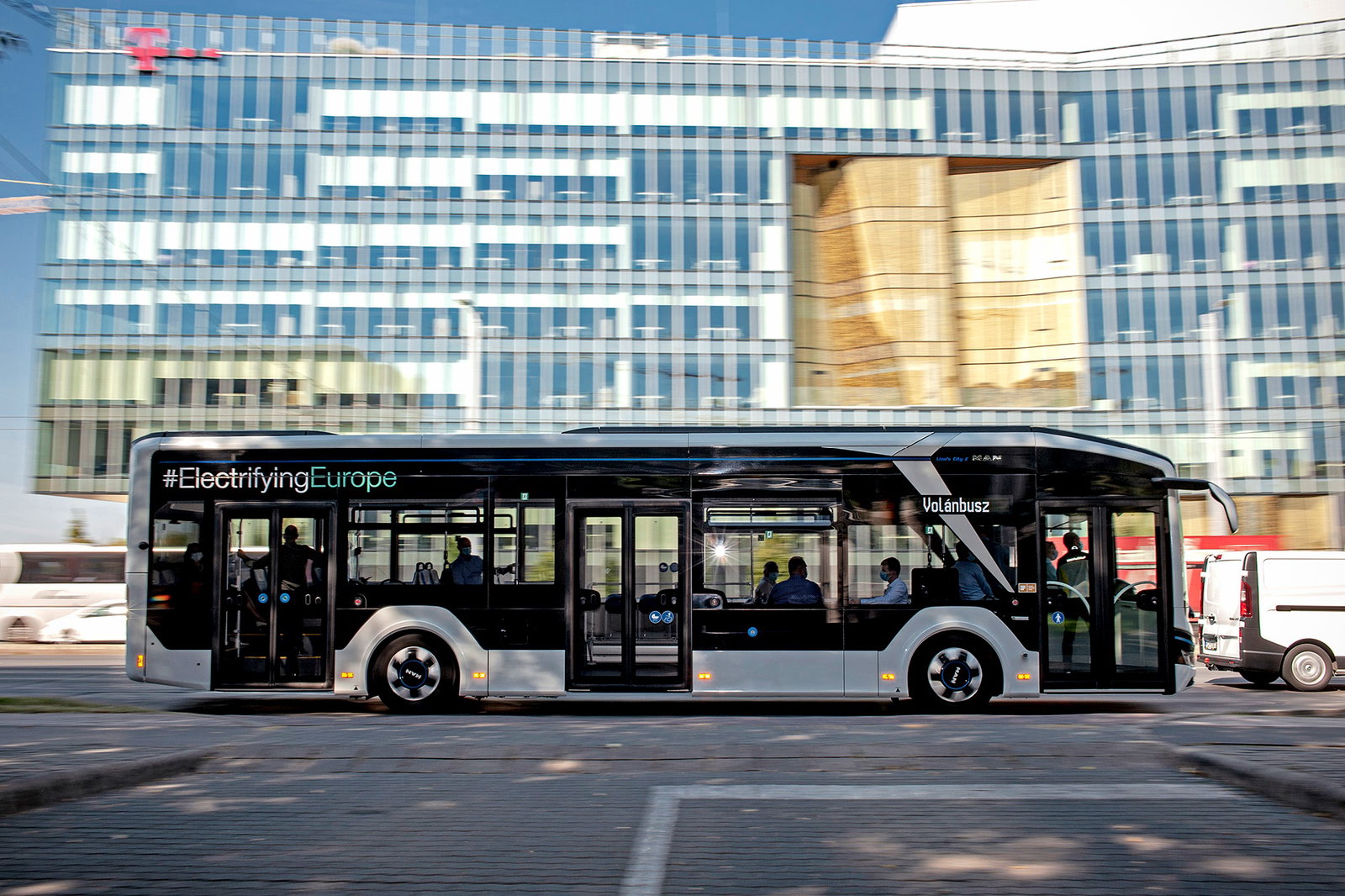 Hatvan elektromos autóbusz beszerzésére pályázik a Volánbusz