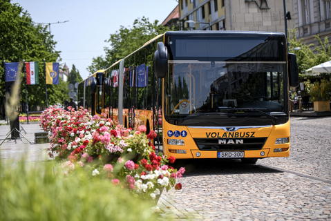 Tíz csuklós "oroszlánnal" erősít az állami busztársaság Jász-Nagykun-Szolnok megyében