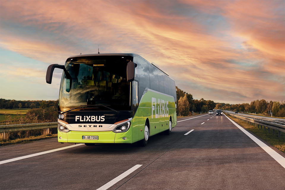 Fokozatosan újraindítja magyarországi járatait a FlixBus
