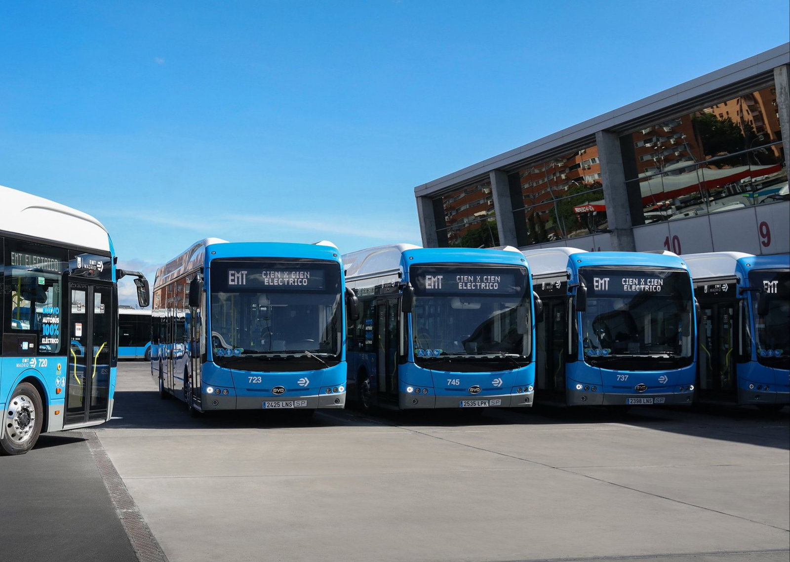 Komáromban készülnek Madrid legújabb BYD villanybuszai