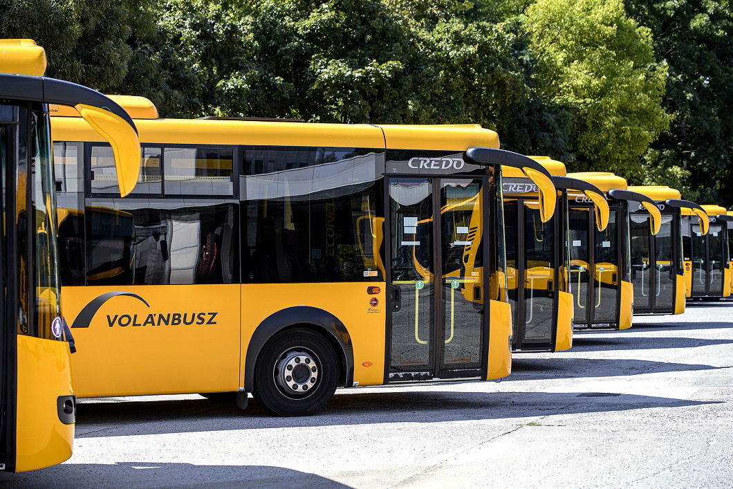 Huszonnégy Credobus Econell érkezik Fejér megye útjaira