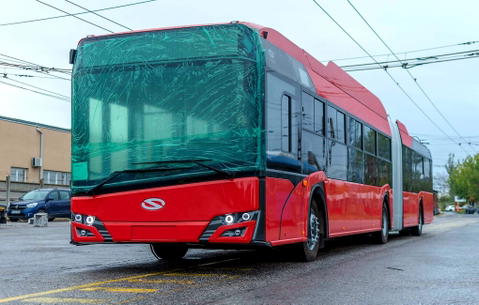 Újabb két csuklós Solaris Trollino 18 csatlakozik a fővárosi trolibusz-flottához
