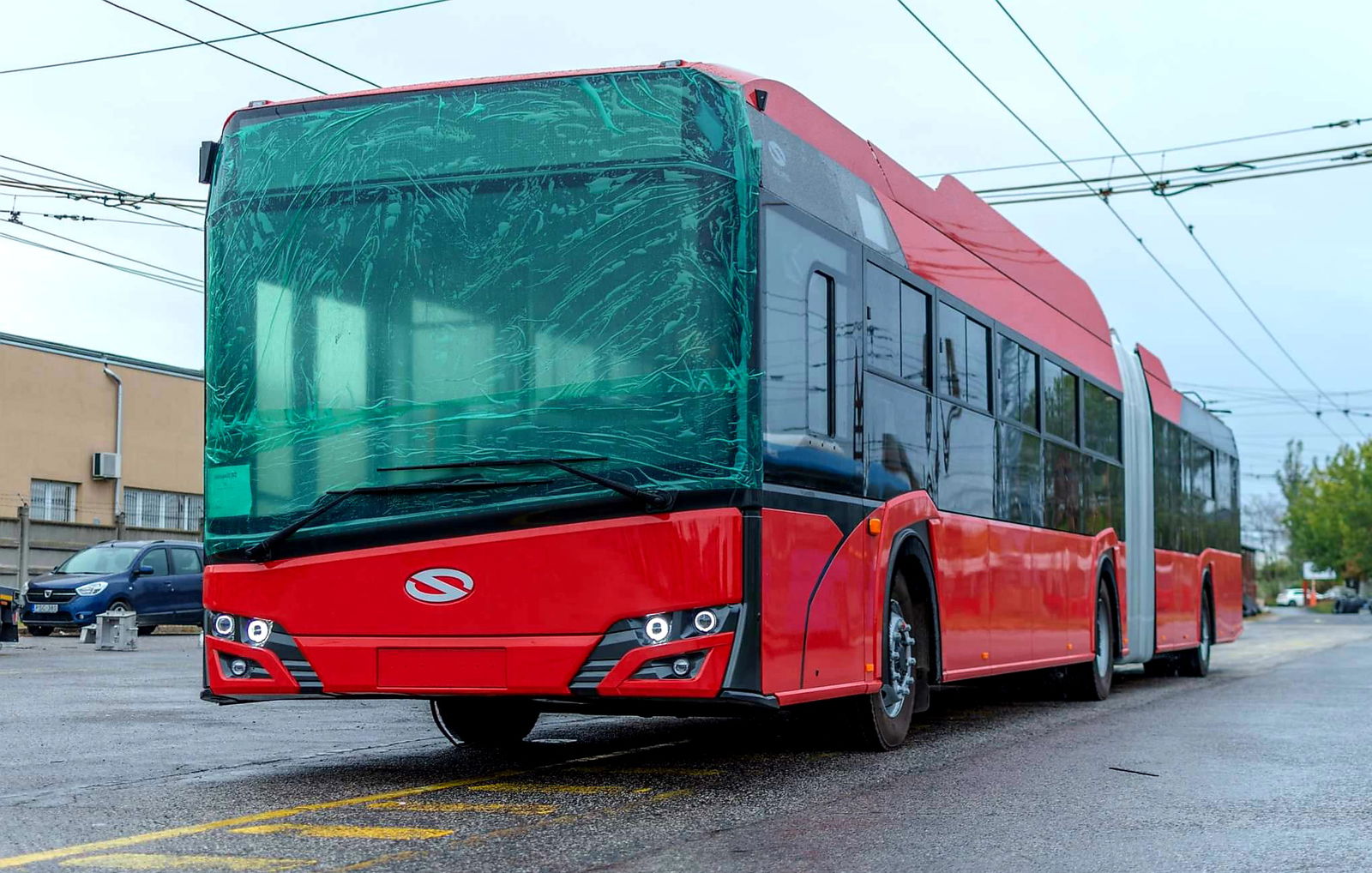 Újabb két csuklós Solaris Trollino 18 csatlakozik a fővárosi trolibusz-flottához