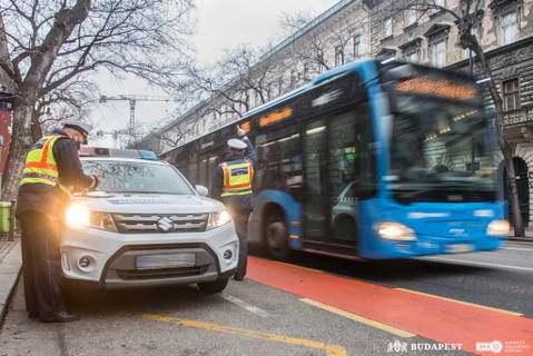 Ezúttal is akadt dolga a buszsávokat ellenőrző rendőröknek