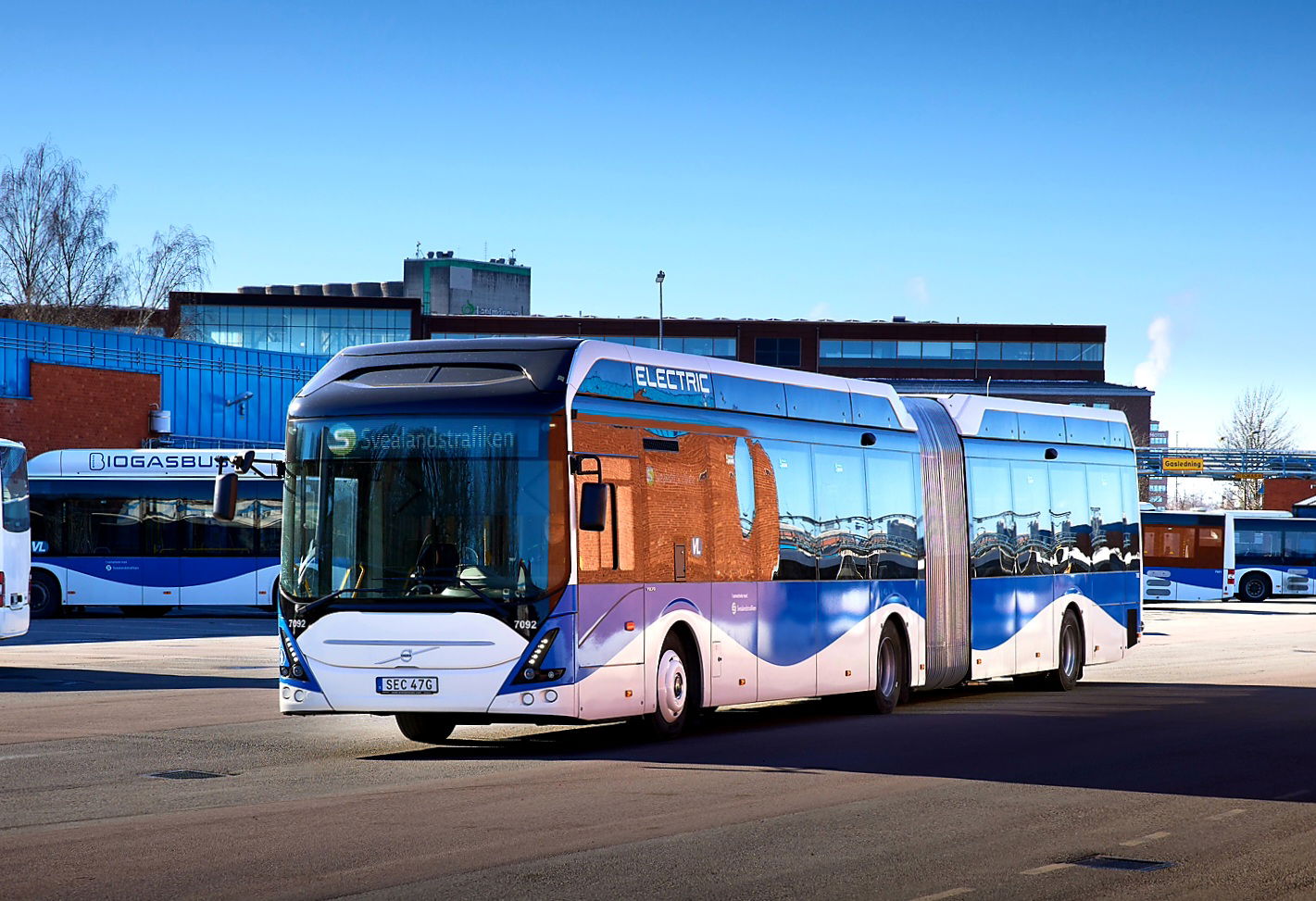 Tíz csuklós Volvo villanybusszal újít a Svealandstrafiken Västeråsban