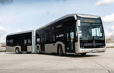 Csuklós Mercedes-Benz eCitaro G-t tesztel Szolnok
