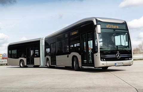 Csuklós Mercedes-Benz eCitaro G-t tesztel Szolnok
