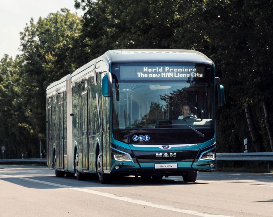Csuklós MAN villanybusz érkezik a Zöld Busz Programba