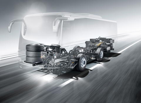 Vezetéstámogató funkciókkal frissül a Mercedes-Benz OC 500 alvázcsalád
