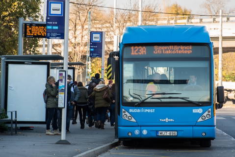BKK: június 14-ig utazhatnak díjmentesen az egészségügyi, szociális és rendvédelmi dolgozók