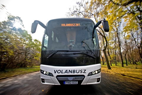 Huszonöt darab távolsági autóbusz beszerzésére indított közbeszerzést a Volánbusz
