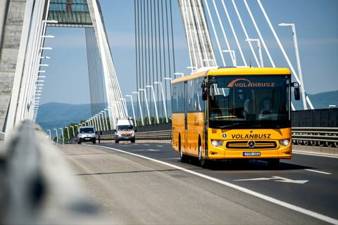 Újabb normálpadlós buszokat szállíthat a Volánbusznak a Credobus és a Mercedes-Benz