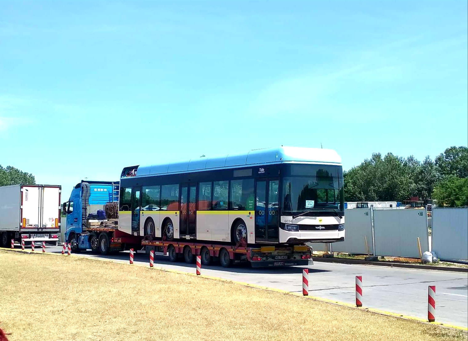 Röszkén kapták lencsevégre a Tide Bus Danmark vadonatúj Van Hool A13-asait