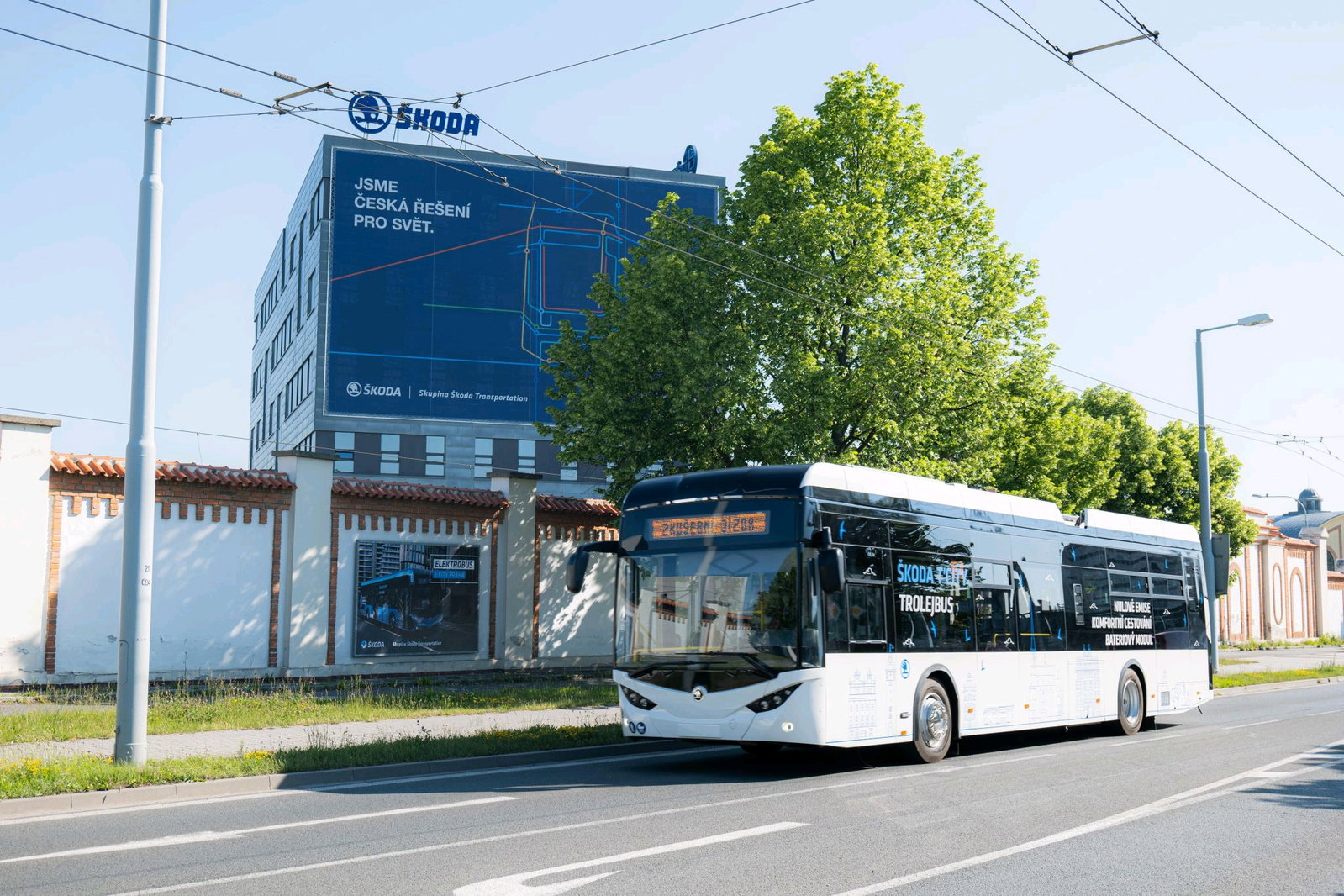 Már Plzeň utcáit járja a Škoda új fejlesztésű trolibusza