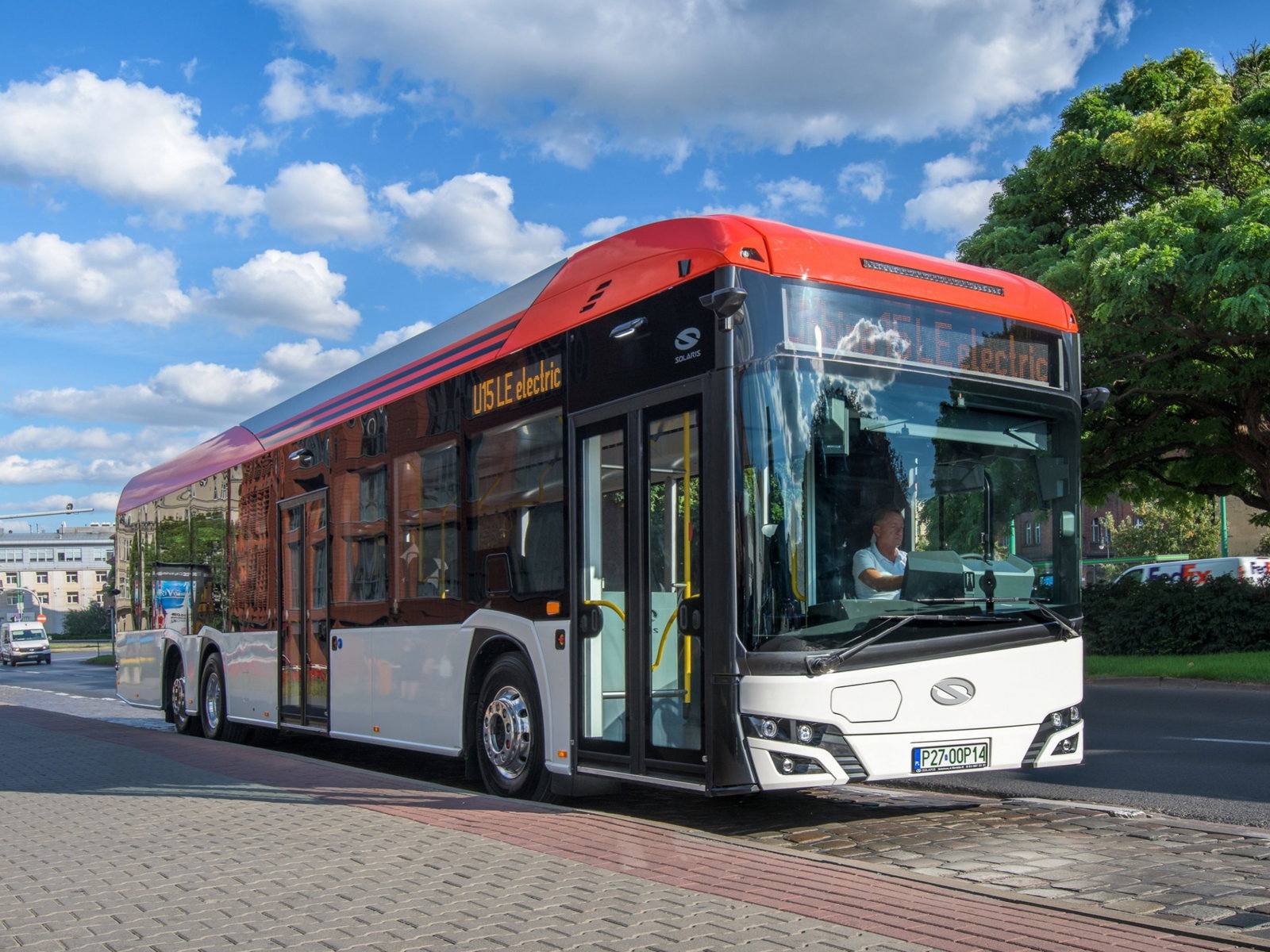 Magyarországon is bemutatkozik a Solaris háromtengelyes villanybusza