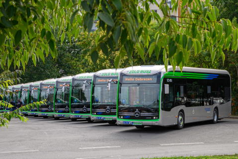 Átadták a debreceni Mercedes-Benz eCitaro flottát