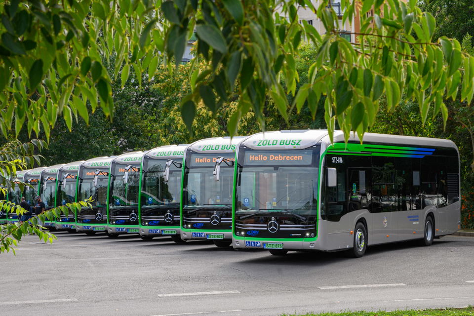 Átadták a debreceni Mercedes-Benz eCitaro flottát