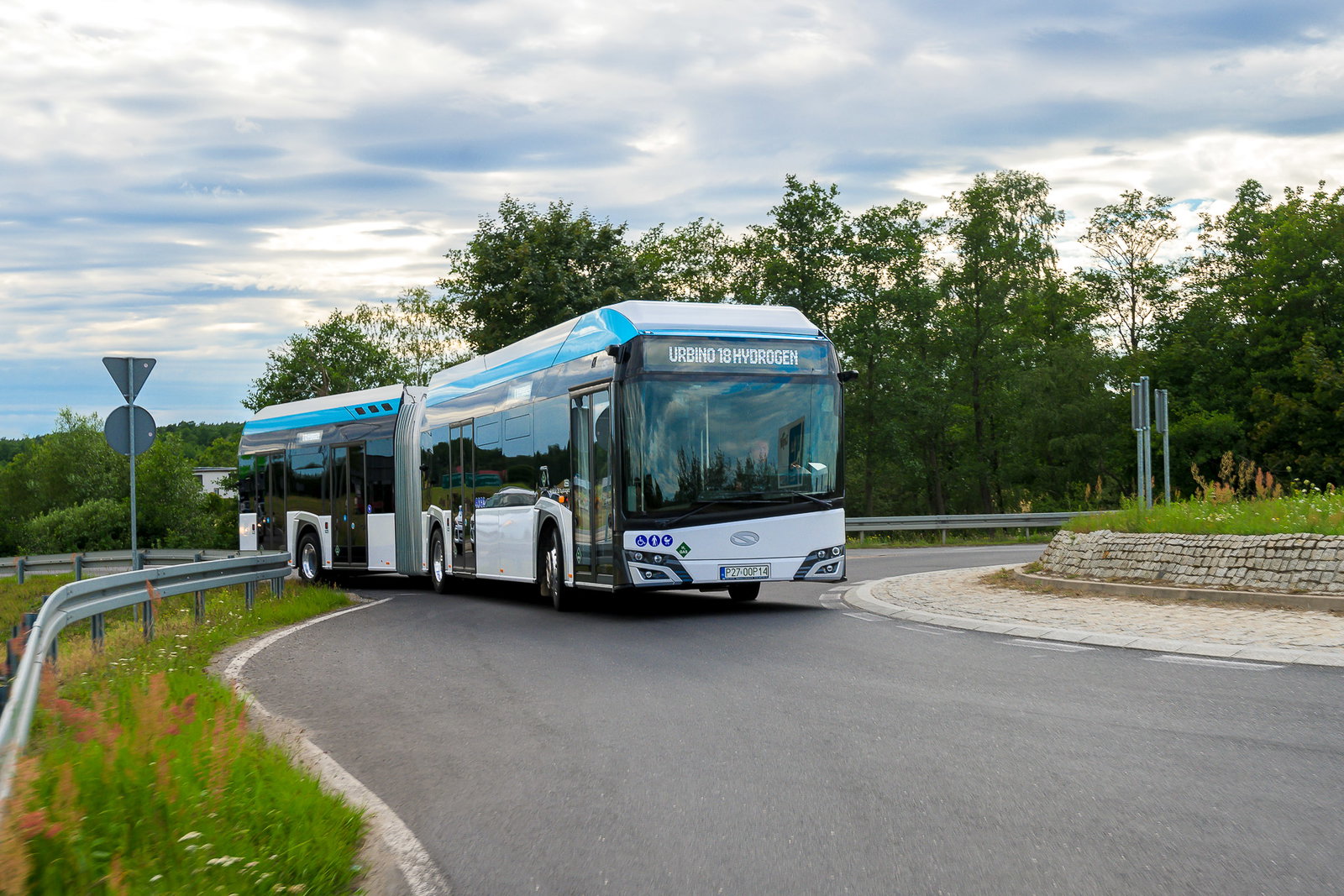 Bemutatta régóta várt hidrogénhajtású csuklós autóbuszát a Solaris