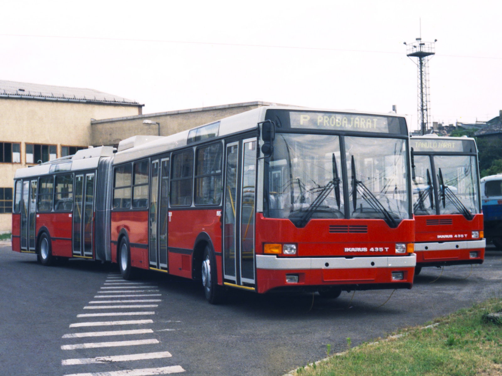 Elbúcsúztatja Ikarus 435T és MAN NGE 152 trolibuszait a BKV